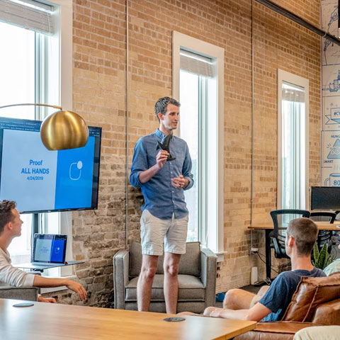 Rethinking Rehearsed Pitch Decks in High-Stakes Sales Rethinking Rehearsed Pitch Decks in High-Stakes Sales